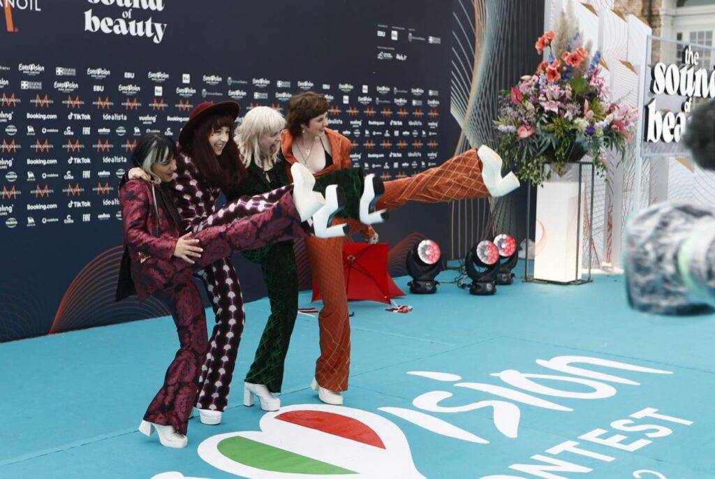 Eurovision 2022: i look del Turquoise Carpet