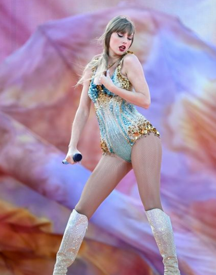 Fashion Life Web Taylor Swift