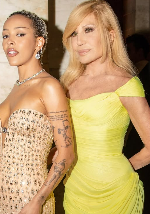 Donatella Versace: svelato il segreto della sua trasformazione
