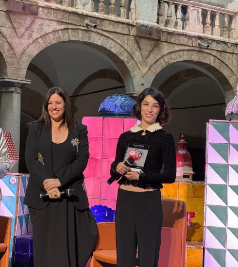 On Air Festival Marta Fabbri consegna a Lea Gavino il Premio Marlù per il Sociale PH Press