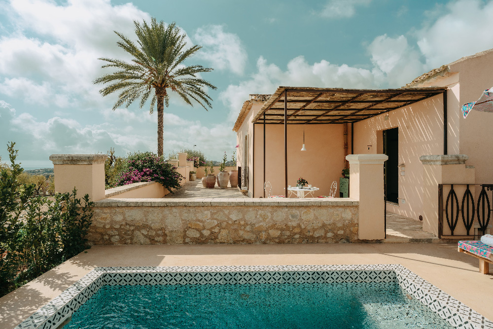 Braccialieri Amare Pool Suite PH Press