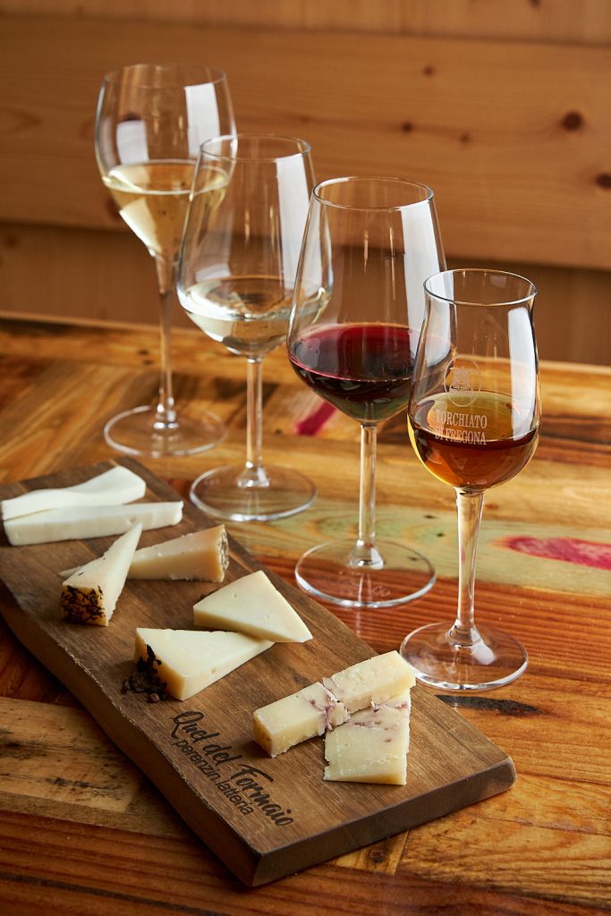 degustazione di formaggi Perenzin e vini locali