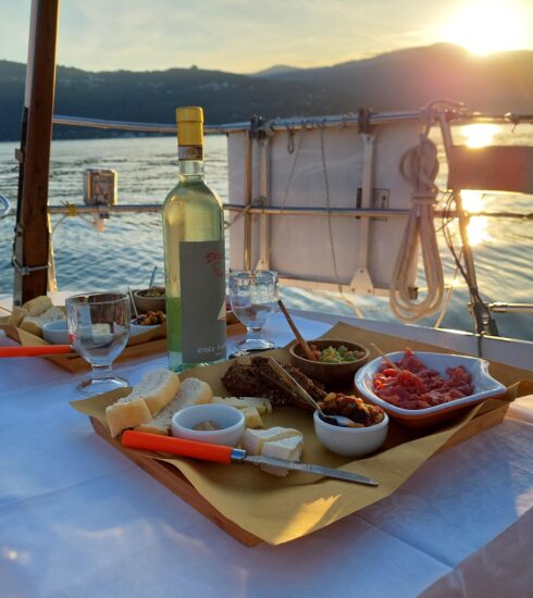 Aperitivo al tramonto sul lago Maggiore ph press