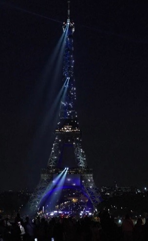 La Tour Eiffel illuminata per Celine Dion ph ig.jpg