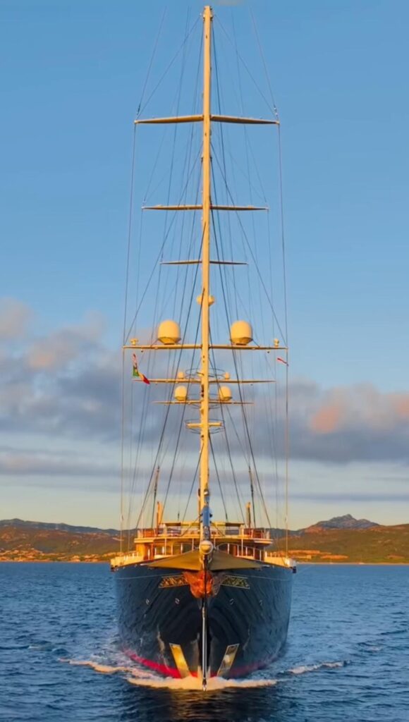 Jeff Bezos Yacht ph IG