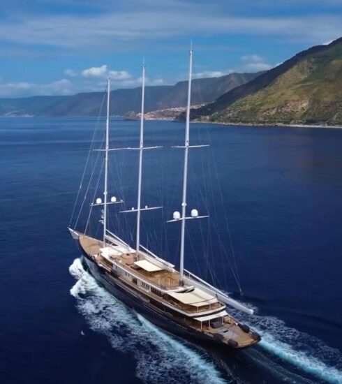 Jeff Bezos Yacht ph IG