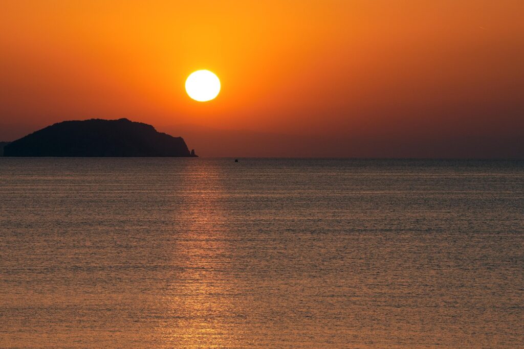 Tramonto sul mare ph pixabay