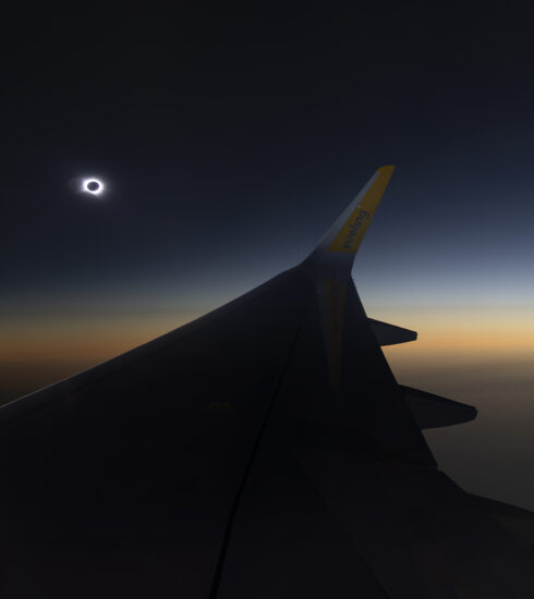 Vueling eclissi solare ph Press