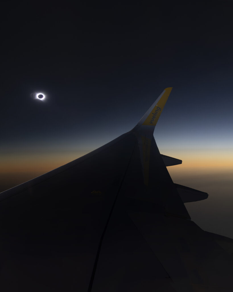 Vueling eclissi solare ph Press