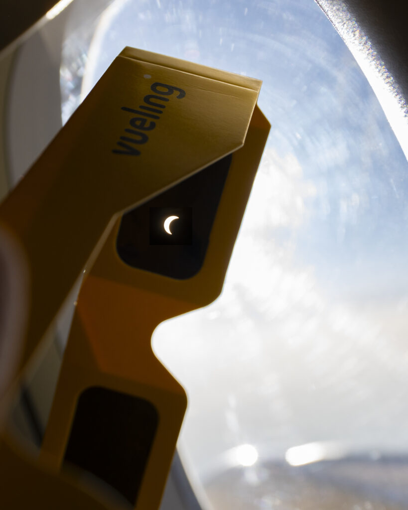 Vueling eclissi solare ph Press